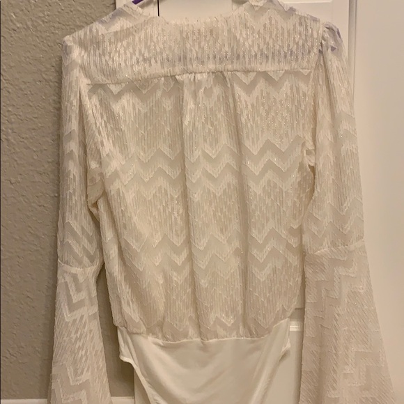 WAYF ❤️ chevron metallic bell sleeve blouse - Picture 7 of 7